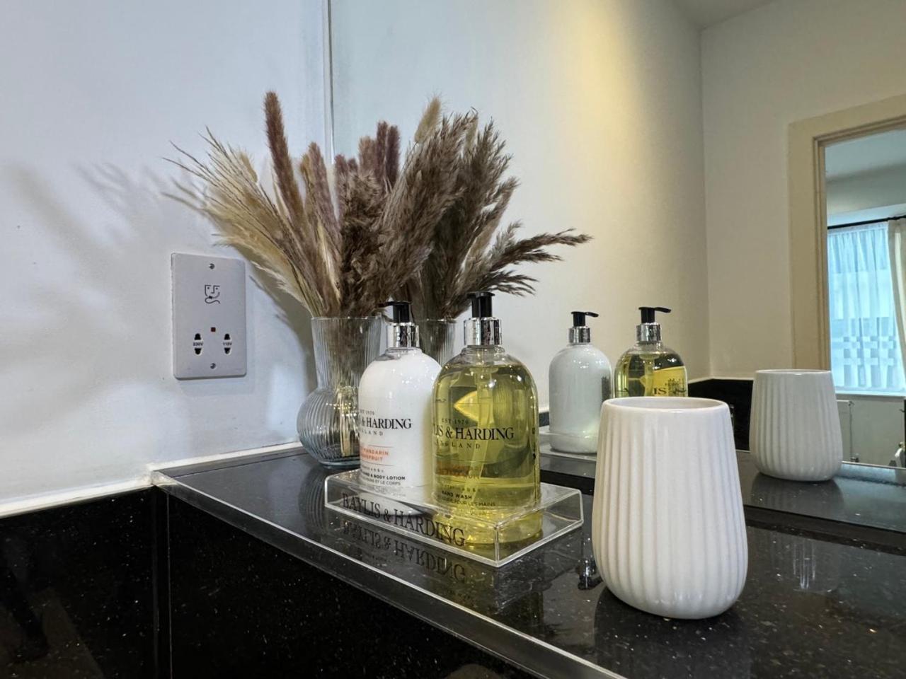 Luxury 2 Bedroom Apartment In Central Croydon With Free Parking المظهر الخارجي الصورة